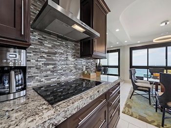 Condo, 2 Bedrooms (155)