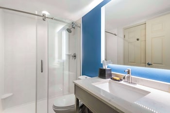 Room, 1 King Bed, Non Smoking (Full Kitchen)