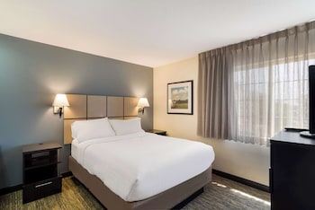 Suite, 1 Queen Bed, Accessible (Mobility Tub One Bedroom)