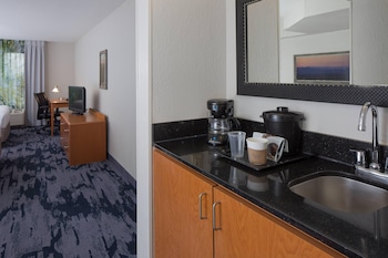 Room, 1 King Bed with Sofa bed (Mobility/Hearing Accessible, Tub)