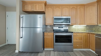 Executive Studio Suite, 1 King Bed, Non Smoking, Kitchen