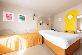 Family Room, Multiple Beds
