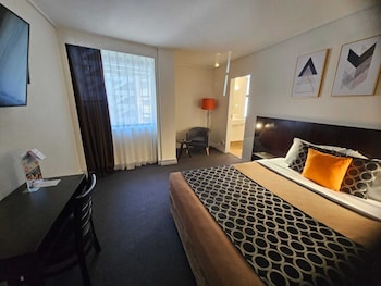 Standard Queen Room (Unserviced Rate)
