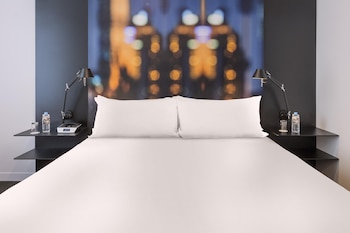 Deluxe Room, 1 King Bed