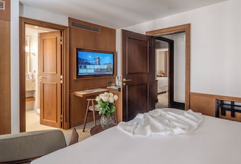 Double Room/Twin Deluxe (La Madame)
