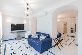 Junior Suite, 1 Queen Bed, Garden View